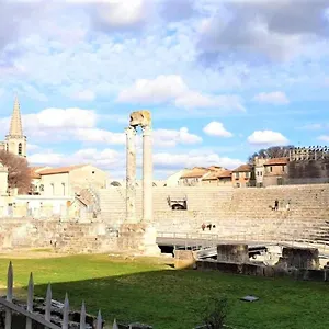  Hébergement de vacances Jolie Petite Maison De Dans Le Centre Ancien France